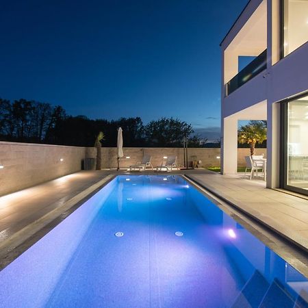 Luxury Villa Weiss - Malinska - Heated Pool - Central Floor Heating In Winter Zewnętrze zdjęcie
