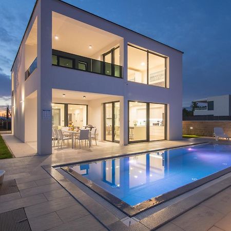 Luxury Villa Weiss - Malinska - Heated Pool - Central Floor Heating In Winter Zewnętrze zdjęcie