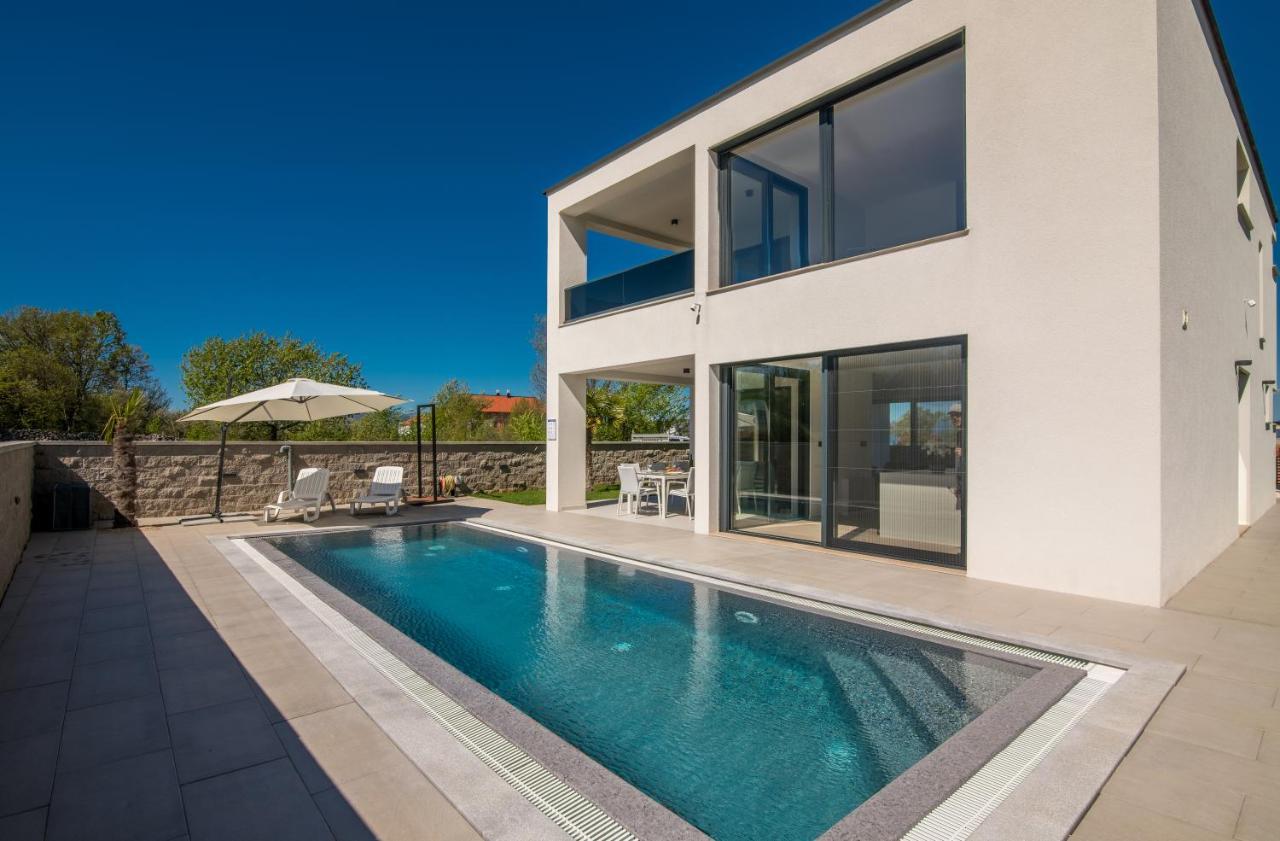 Luxury Villa Weiss - Malinska - Heated Pool - Central Floor Heating In Winter Zewnętrze zdjęcie