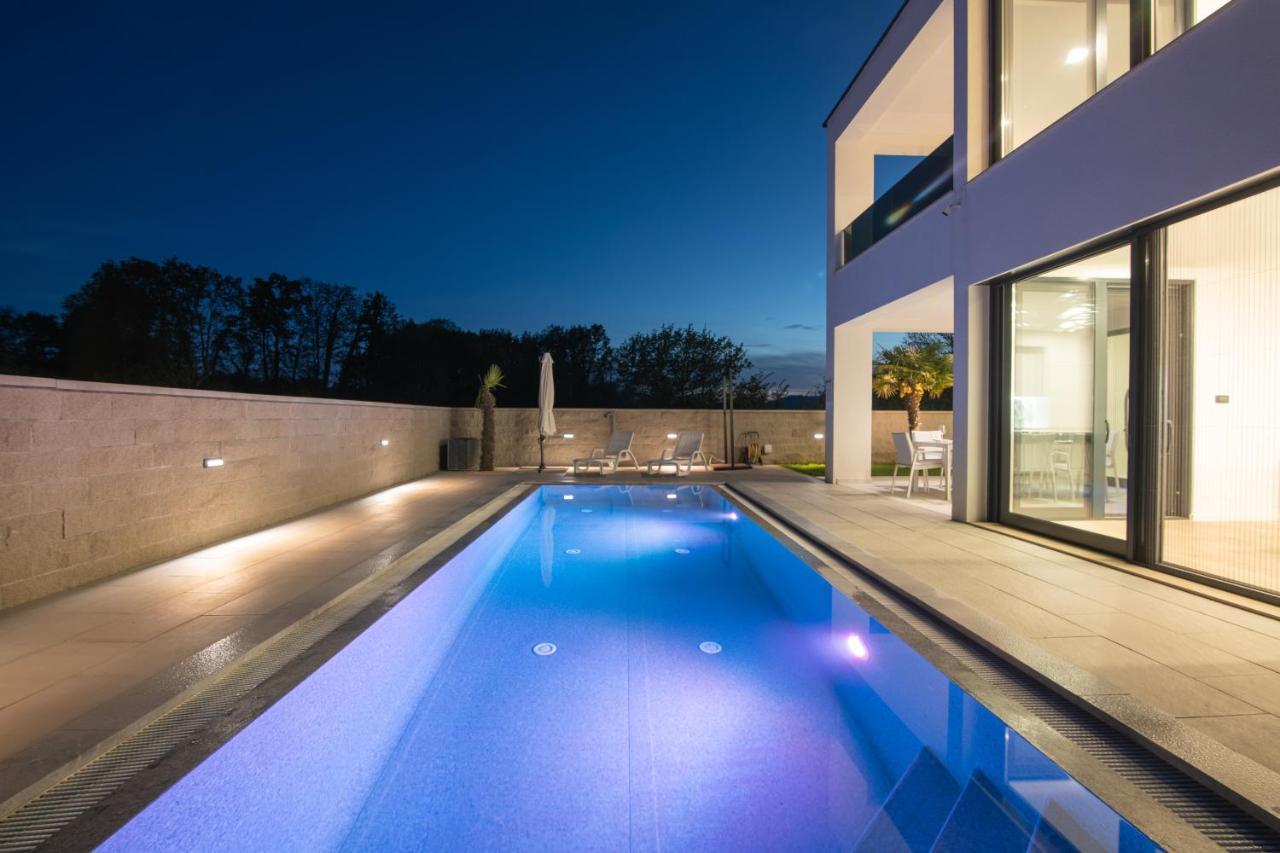 Luxury Villa Weiss - Malinska - Heated Pool - Central Floor Heating In Winter Zewnętrze zdjęcie