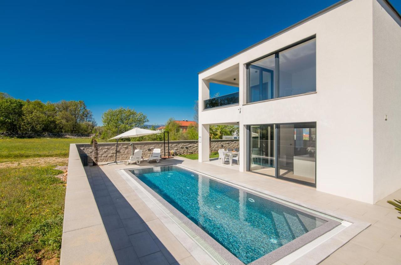 Luxury Villa Weiss - Malinska - Heated Pool - Central Floor Heating In Winter Zewnętrze zdjęcie
