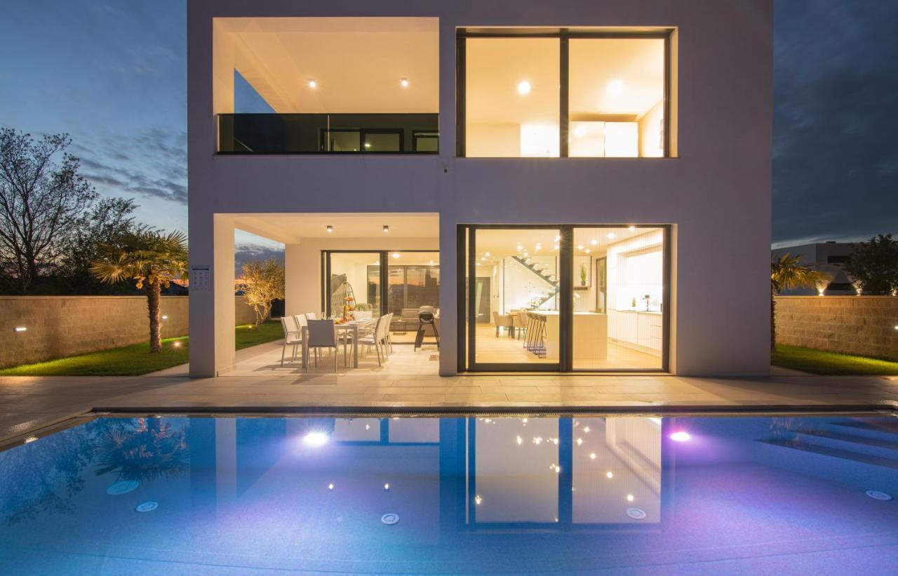 Luxury Villa Weiss - Malinska - Heated Pool - Central Floor Heating In Winter Zewnętrze zdjęcie