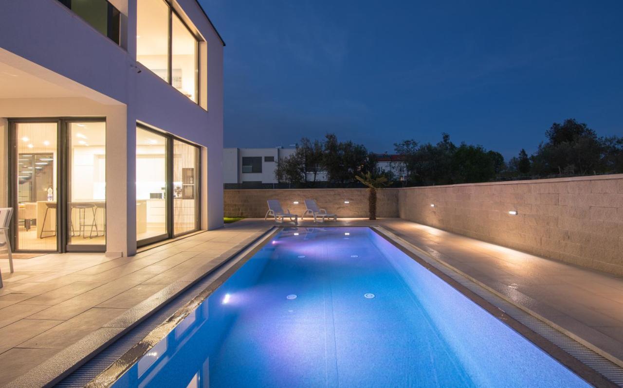 Luxury Villa Weiss - Malinska - Heated Pool - Central Floor Heating In Winter Zewnętrze zdjęcie