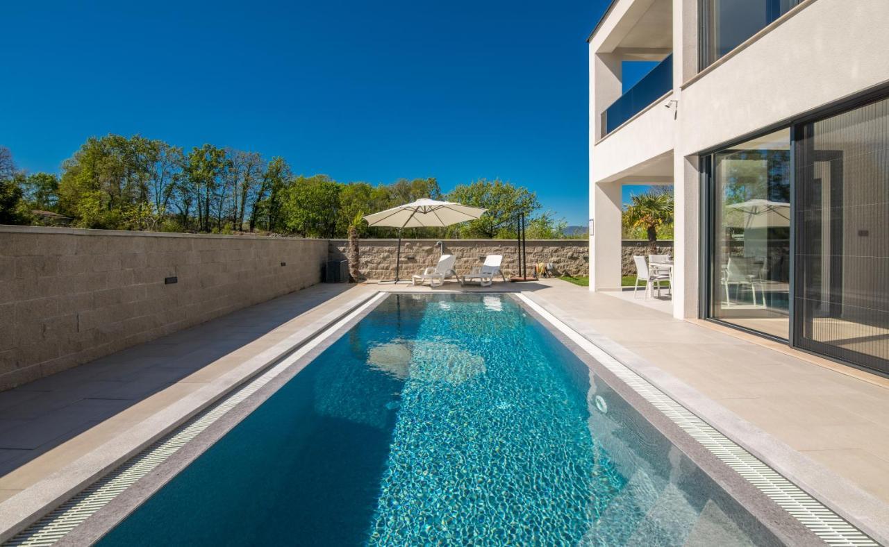 Luxury Villa Weiss - Malinska - Heated Pool - Central Floor Heating In Winter Zewnętrze zdjęcie