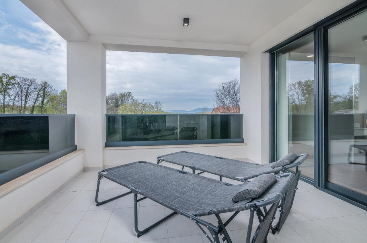 Luxury Villa Weiss - Malinska - Heated Pool - Central Floor Heating In Winter Zewnętrze zdjęcie